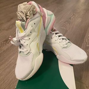 Womens Puma Mesh Tennis Shoes